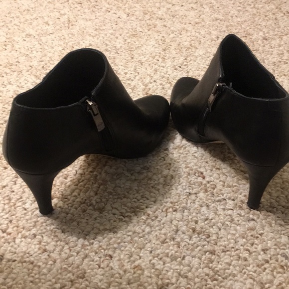 Vince camuto black ankle booties - Picture 2 of 2